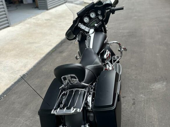 2010 Harley-Davidson Street Glide, чёрный, 1000000 рублей - вид 1