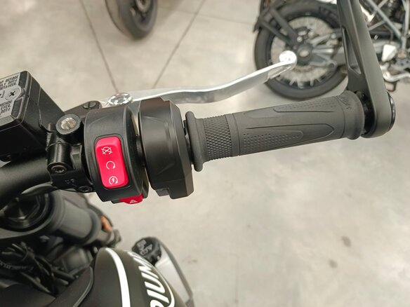 2023 Triumph Trident 660, чёрный, 860000 рублей - вид 22