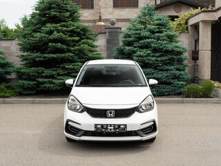 2022 Honda Fit IV Рестайлинг, белый, 1370000 рублей, вид 3