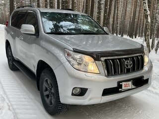 2012 Toyota Land Cruiser Prado 150 Series, серебристый, 3800000 рублей, вид 3