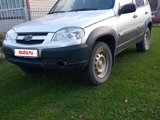 2011 Chevrolet Niva I Рестайлинг, серебристый, 470000 рублей, вид 1