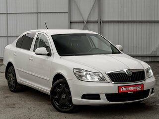 2013 Skoda Octavia II (A5) Рестайлинг, белый, 1000000 рублей, вид 3