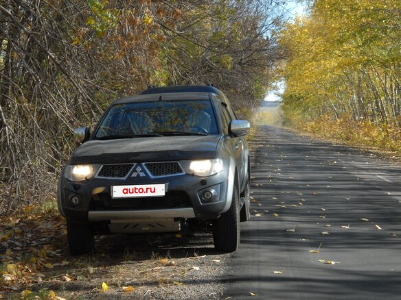2011 Mitsubishi L200 IV, серый, 1990000 рублей - вид 2