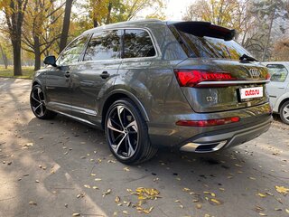 2021 Audi Q7 45 TDI II (4M) Рестайлинг, серый, 8200000 рублей, вид 4