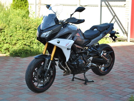 2018 Yamaha MT-09 Tracer (FJ-09), серый, 699000 рублей, вид 1