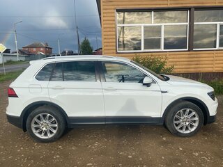 2017 Volkswagen Tiguan II, белый, 2500000 рублей, вид 2
