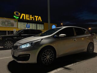 2016 Kia Ceed II Рестайлинг, серебристый, 940000 рублей, вид 2