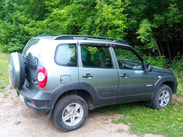 2011 Chevrolet Niva I Рестайлинг, серый, 670000 рублей - вид 1