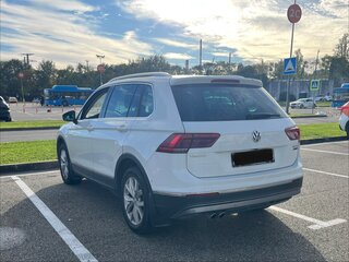 2017 Volkswagen Tiguan II, белый, 1950000 рублей, вид 3