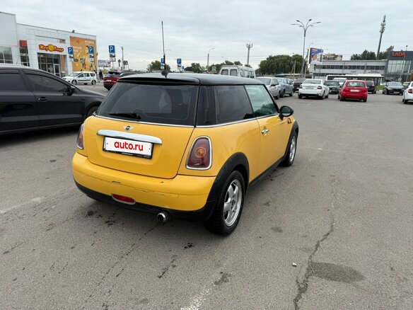 2008 Mini Hatch One II (R56), жёлтый, 750000 рублей - вид 5