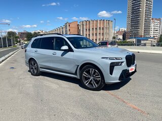 2022 BMW X7 40i I (G07) Рестайлинг, серебристый, 10000000 рублей, вид 2