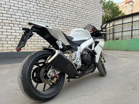 2010 Aprilia RSV4, белый, 799000 рублей, вид 2