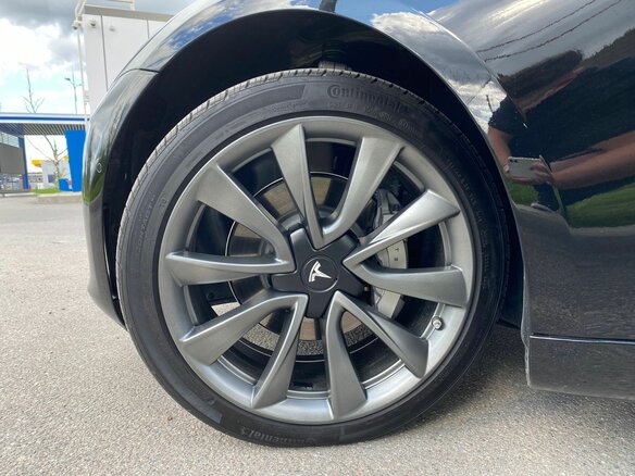 2018 Tesla Model 3 Mid Range I, чёрный - вид 4