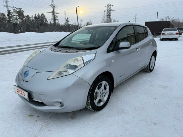 2011 Nissan Leaf (EM61) I (ZE0/AZE0), серый, 625000 рублей - вид 1