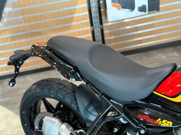 2025 Royal Enfield Guerrilla 450, чёрный, 554000 рублей - вид 12