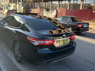 2023 Toyota Camry VIII (XV70) Рестайлинг, чёрный, 3900000 рублей, вид 4