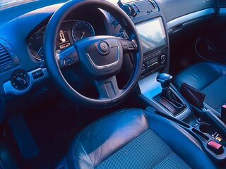 2012 Skoda Octavia II (A5) Рестайлинг, белый, 1470000 рублей, вид 4