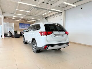 2021 Mitsubishi Outlander III Рестайлинг 3, белый, 2649000 рублей, вид 4