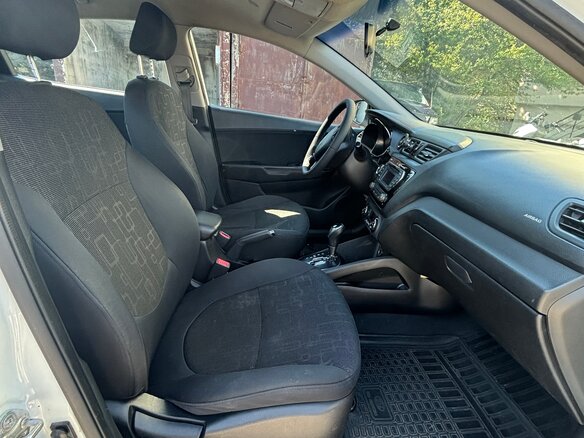 2011 Kia Rio 4-speed III, белый, 1050000 рублей - вид 7