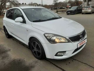2011 Kia Ceed I Рестайлинг, белый, 750000 рублей, вид 3