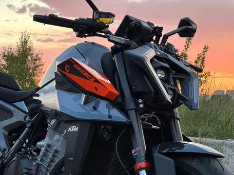 2024 KTM 990 Duke, серый, 1290000 рублей, вид 1