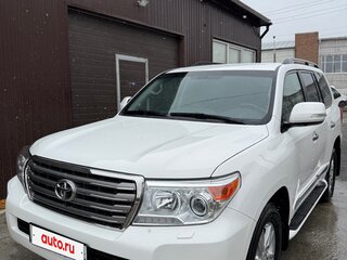 2015 Toyota Land Cruiser 200 Series Рестайлинг 1, белый, 5590000 рублей, вид 2