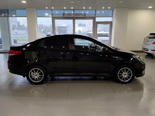 2017 Kia Rio III Рестайлинг, чёрный, 949000 рублей, вид 4