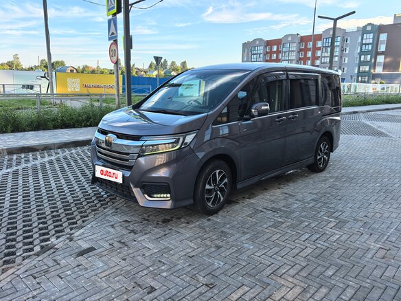 2017 Honda Stepwgn Spada V Рестайлинг, серый, 2250000 рублей - вид 1