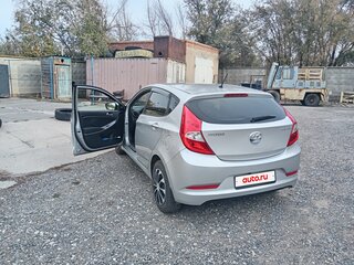 2015 Hyundai Solaris I Рестайлинг, серебристый, 900000 рублей, вид 4