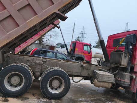 2011 Sinotruk Howo A5, красный, 2200000 рублей, вид 3