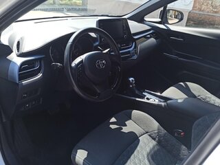2020 Toyota C-HR I Рестайлинг, белый, 2700000 рублей, вид 4