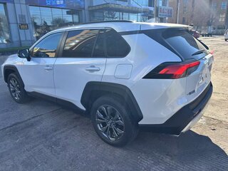 2025 Toyota RAV4 V (XA50), белый, 3900000 рублей, вид 4
