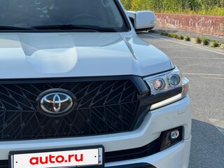 2015 Toyota Land Cruiser 200 Series Рестайлинг 2, белый, 5400000 рублей, вид 4
