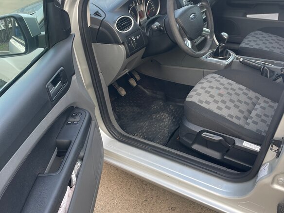 2008 Ford Focus II Рестайлинг, серый, 410000 рублей - вид 9