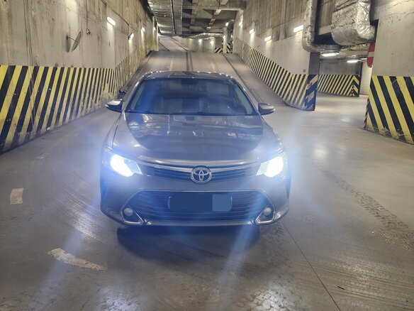 2016 Toyota Camry VII (XV50) Рестайлинг, серый, 2150000 рублей - вид 2