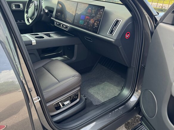 2024 Li Auto (Lixiang) L9 44.5 kWh I, серый, 8000000 рублей - вид 5