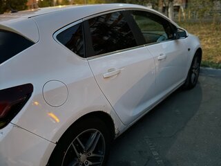 2010 Opel Astra J, белый, 400000 рублей, вид 1