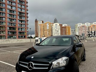 2013 Mercedes-Benz A-Класс 180 III (W176), чёрный, 900000 рублей, вид 4