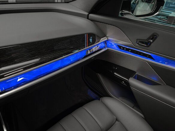 2025 BMW 7 серии 740i xDrive VII (G70), чёрный - вид 14