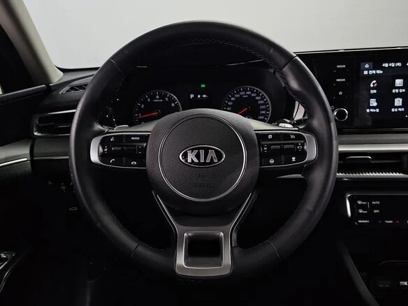 2021 Kia K5 III, чёрный, 2100000 рублей - вид 12