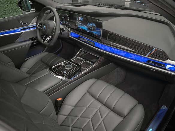 2025 BMW 7 серии 740i xDrive VII (G70), чёрный - вид 4