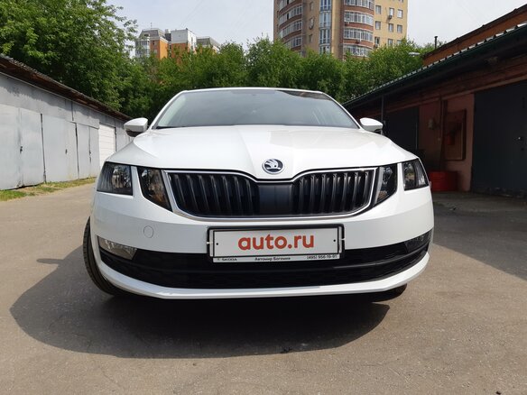 2018 Skoda Octavia III (A7) Рестайлинг, белый - вид 2