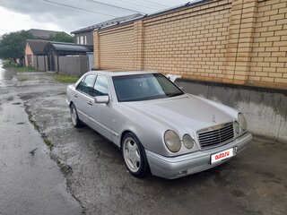 1996 Mercedes-Benz E-Класс 420 II (W210, S210), серебристый, 600000 рублей, вид 4
