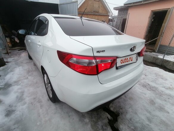 2013 Kia Rio 5-speed III, белый, 985000 рублей - вид 10