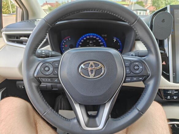 2022 Toyota Corolla XII (E210), серый, 2150000 рублей - вид 9