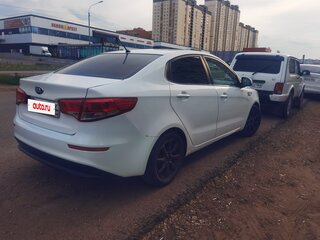 2016 Kia Rio III Рестайлинг, белый, 750000 рублей, вид 5