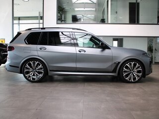 2025 BMW X7 M60i I (G07) Рестайлинг, серый, 23730000 рублей, вид 3