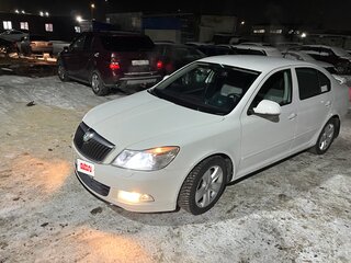 2010 Skoda Octavia Czech market II (A5) Рестайлинг, белый, 880000 рублей, вид 2
