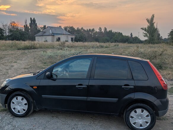 2008 Ford Fiesta Mk5, чёрный, 380000 рублей - вид 6