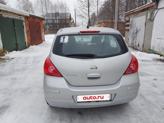 2013 Nissan Tiida I Рестайлинг, серебристый, 820000 рублей, вид 3